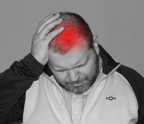 머리가 자주 띵하고 무거운 이유는? 생활습관부터 질병까지 총정리