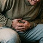 배에 가스 찼을 때 바로 편해지는 방법 5가지 – 자세·찜질·운동으로 빠르게 해결